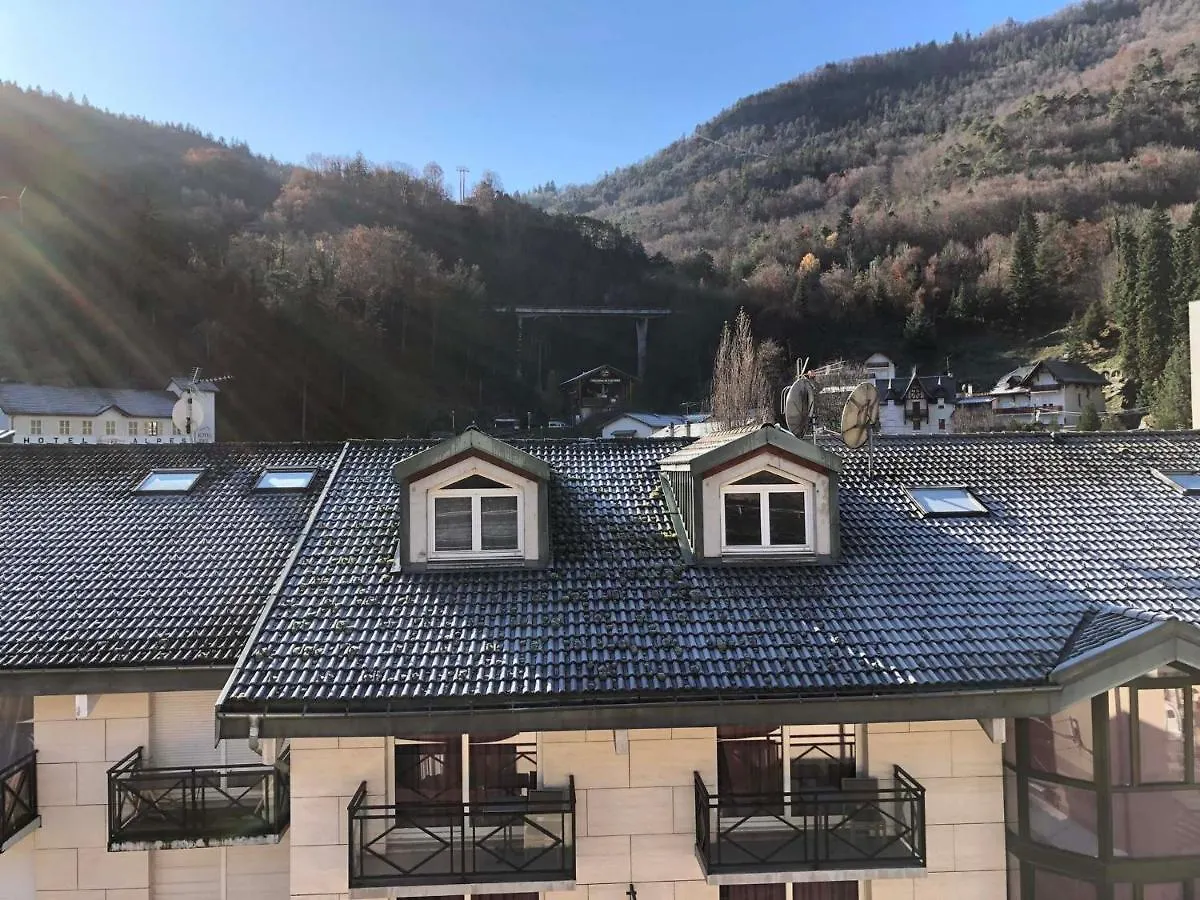 Studio Avec Balcon, Parking Et Wi-Fi Au Coeur De Brides-Les-Bains - Fr-1-512-266 Apartment