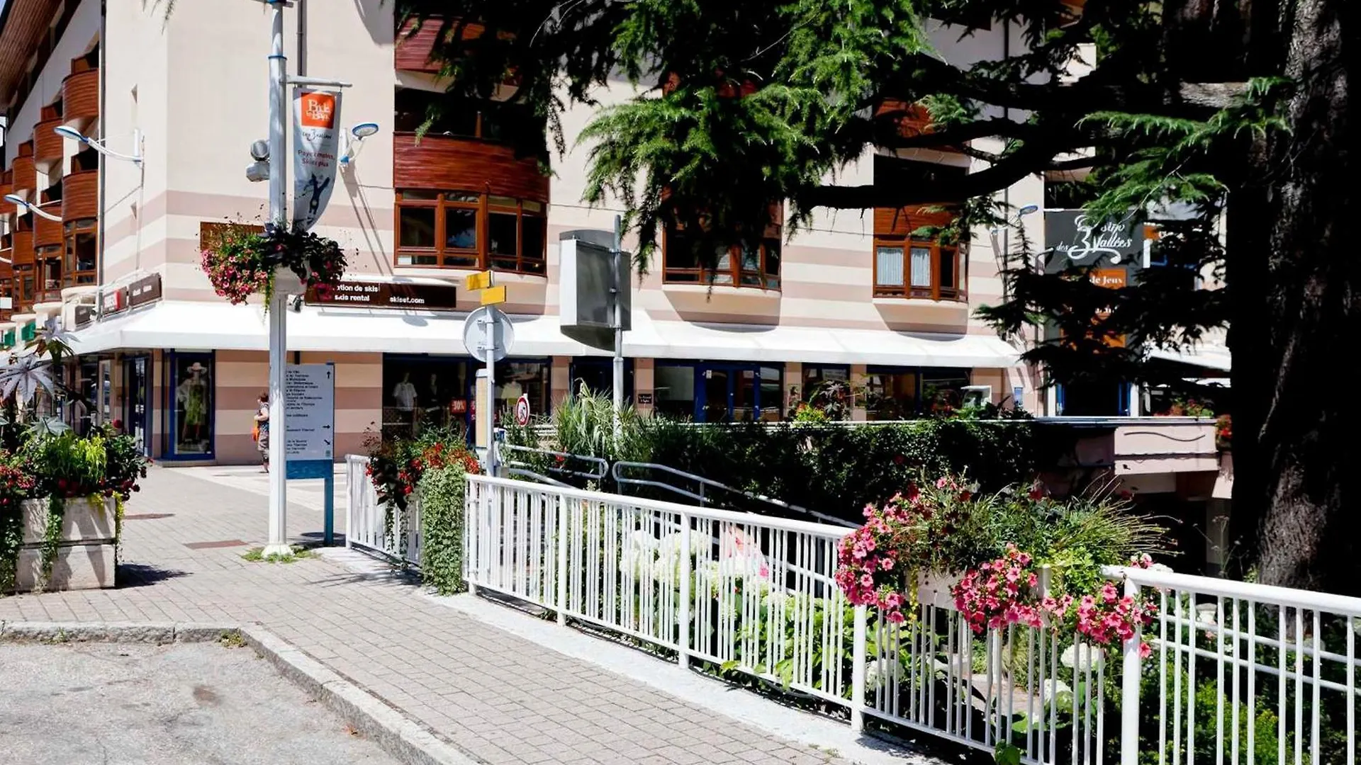 Studio Avec Balcon, Parking Et Wi-Fi Au Coeur De Brides-Les-Bains - Fr-1-512-266 0*,