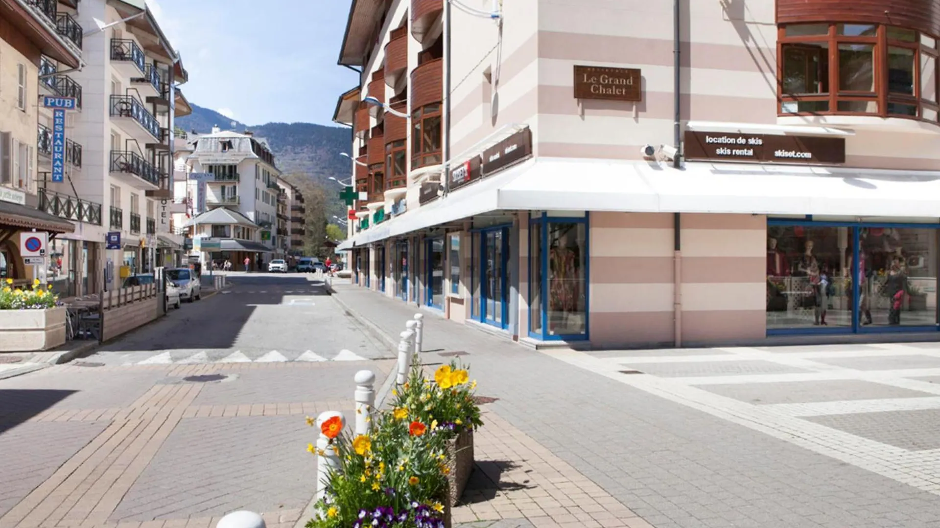 Apartment Studio Avec Balcon, Parking Et Wi-Fi Au Coeur De Brides-Les-Bains - Fr-1-512-266