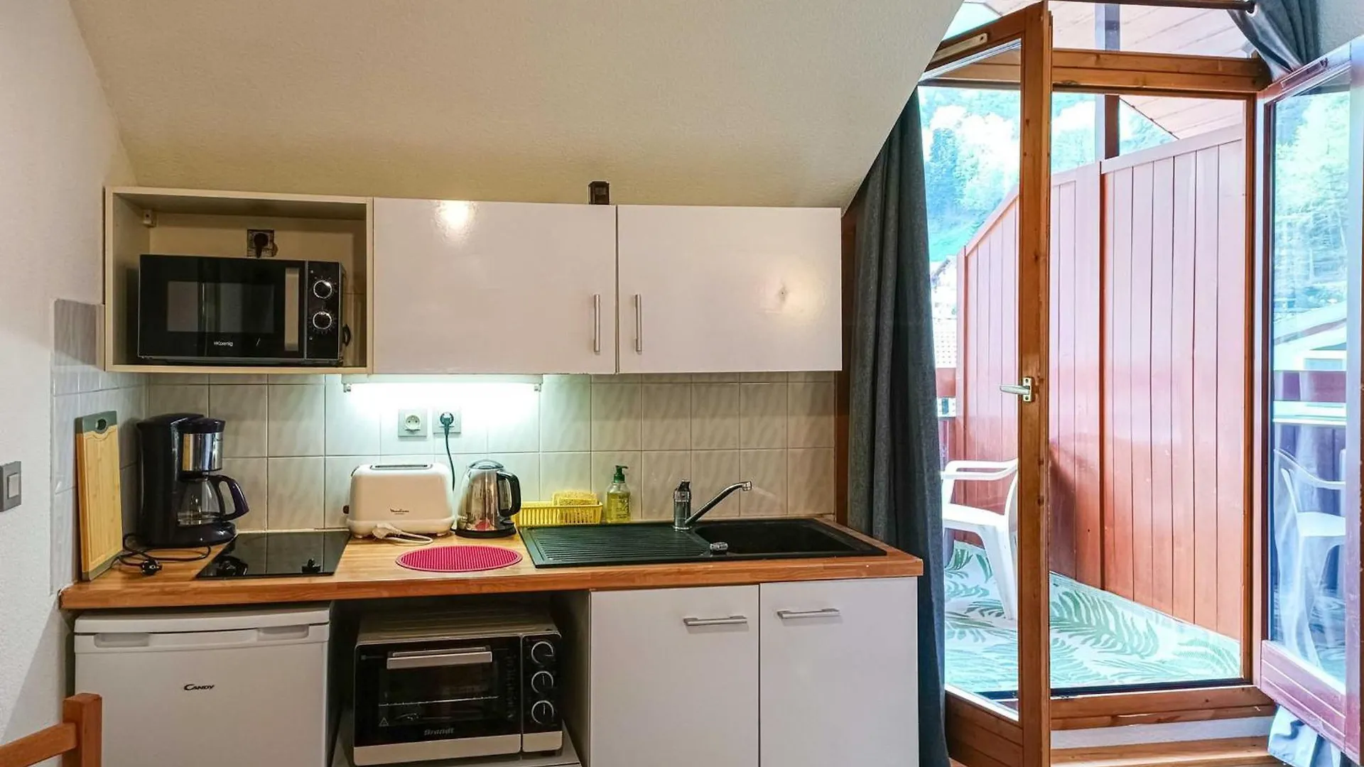 Apartment Studio Avec Balcon, Parking Et Wi-Fi Au Coeur De Brides-Les-Bains - Fr-1-512-266